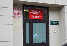 Zdjęcie budynku Instytutu Informatyki przy ul. Sienkiewicza 51 - drugie ujęcie