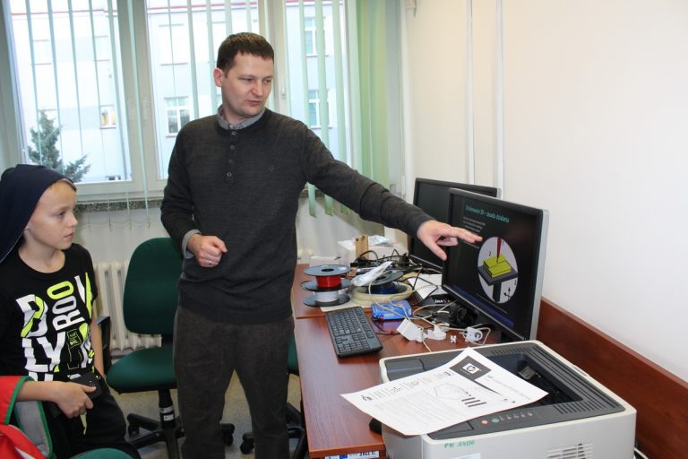 Uczniowie ze Szkoły Podstawowej Im.Orła Białego w Michałówce w Instytucie Informatyki